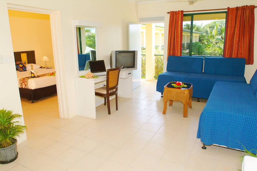 Grand West Villas 33/70