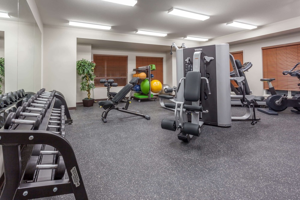 Microtel Inn & Suites by Wyndham Oyster Bay 29/56