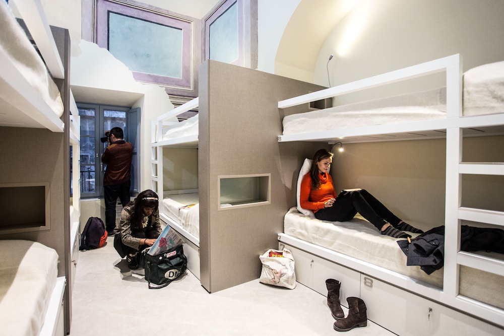 Little Italy Hostel 17/32
