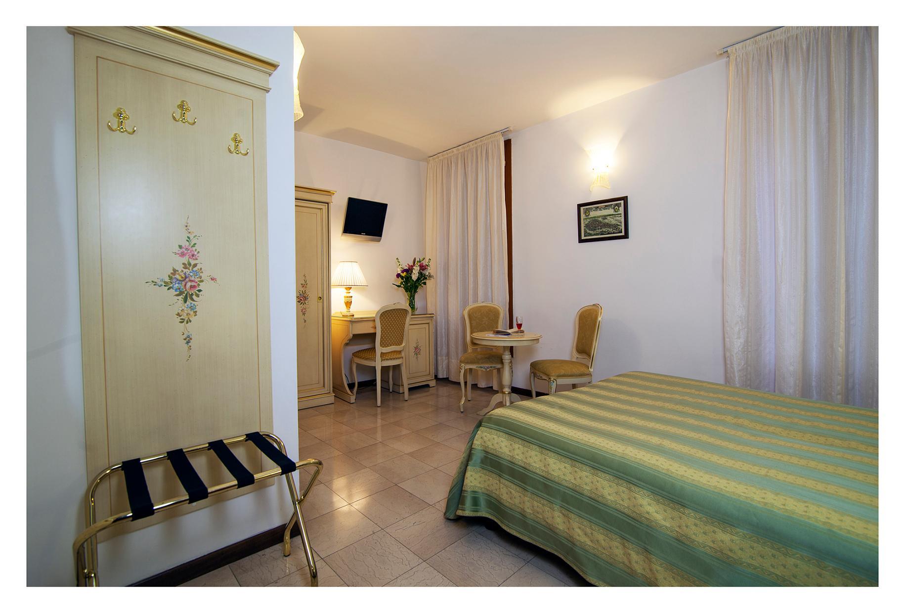 SUPERIOR, DOUBLE BED