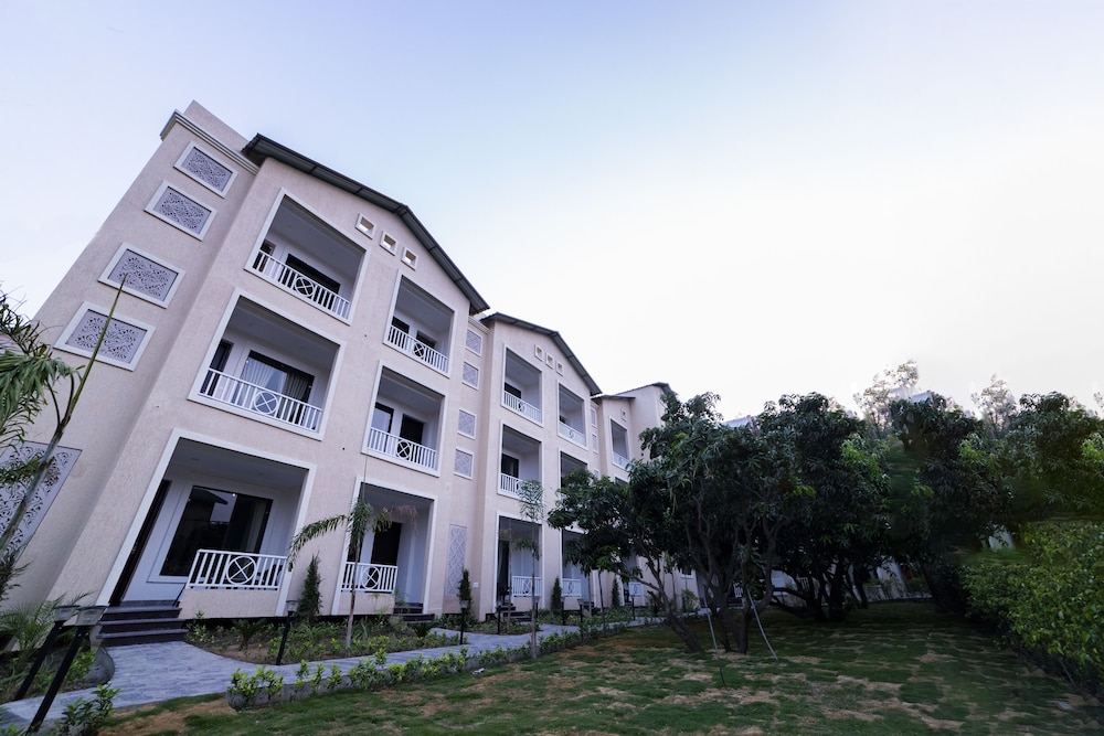 La Savanna Resort Dhiruli in RAMNAGAR