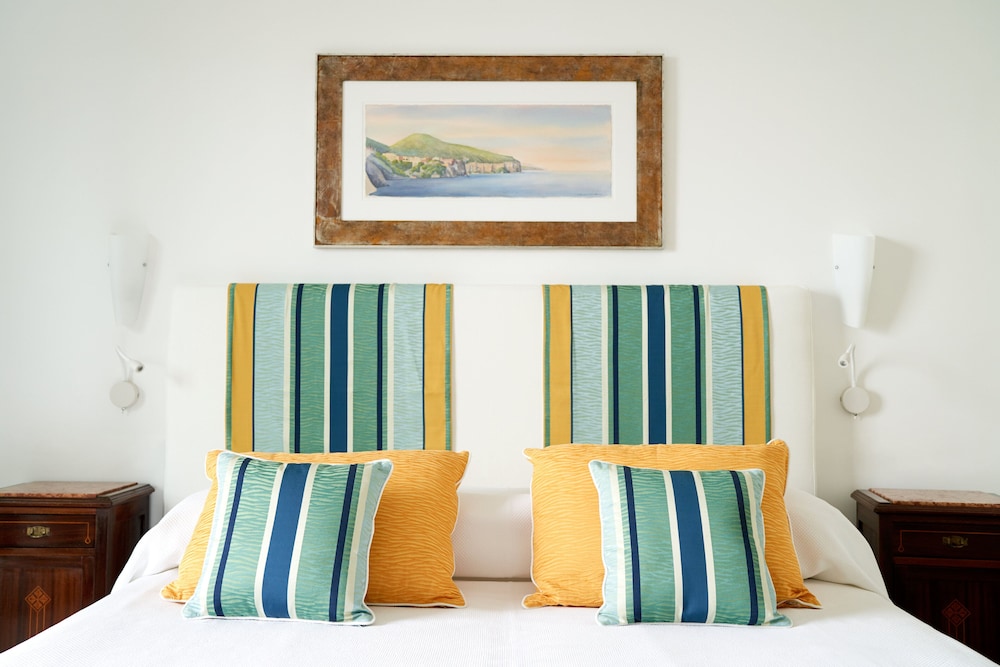 Room, Sea View