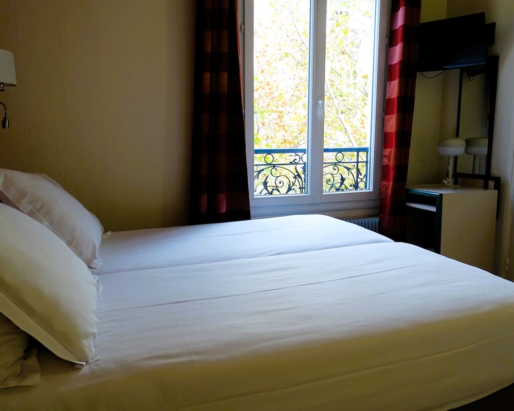 Hipotel Belgrand Edith Piaf 9/50