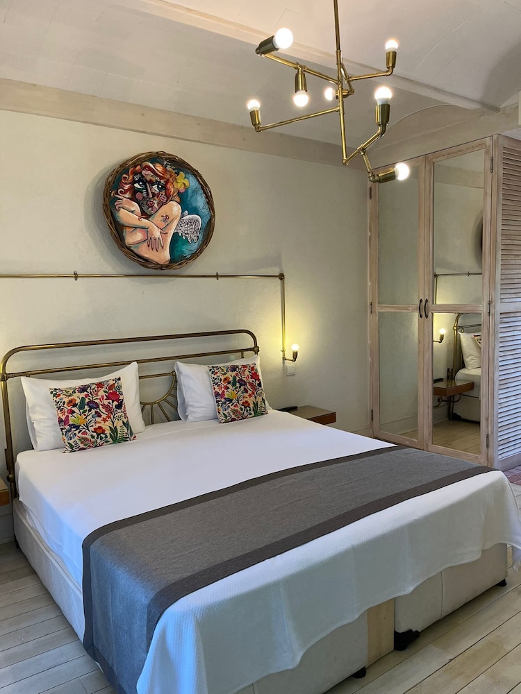 Alacati Onoda Hotel 7/34