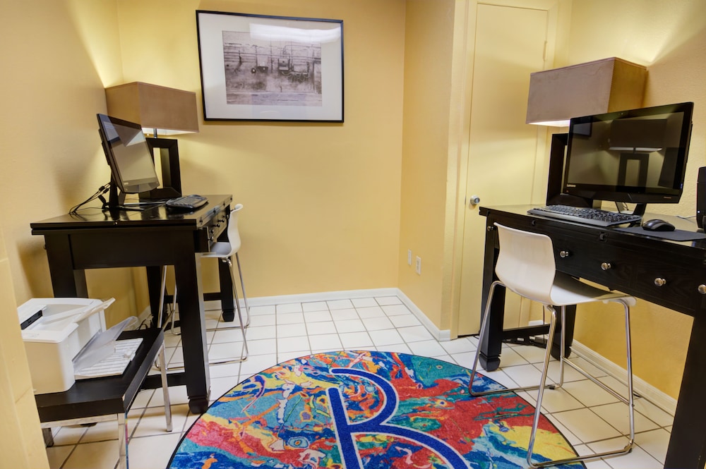 The Barrymore Hotel Tampa River Walk Formerly Howard Johnson Plaza Tampa Downtown 54/60