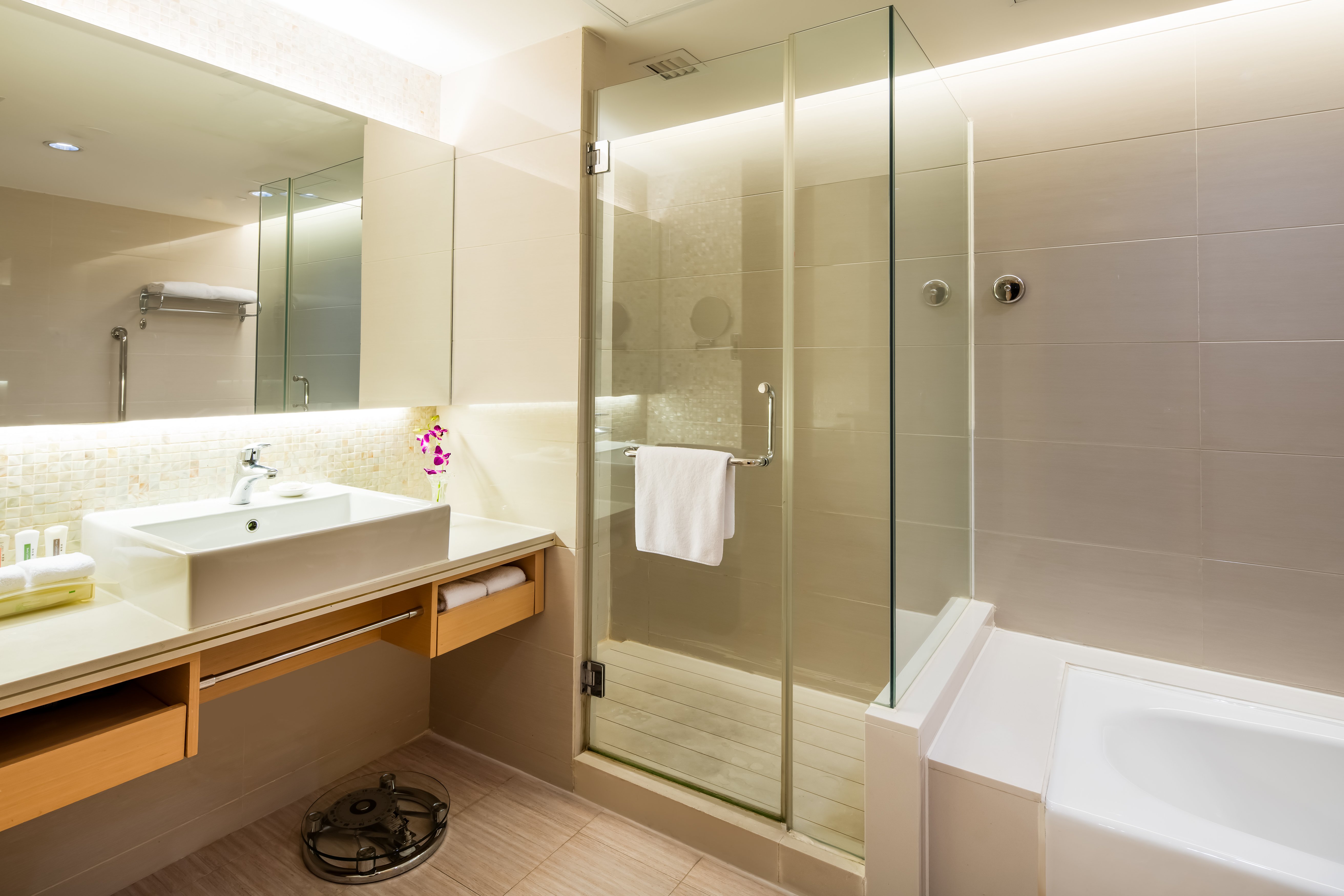 HOLIDAY INN MACAU 71/79