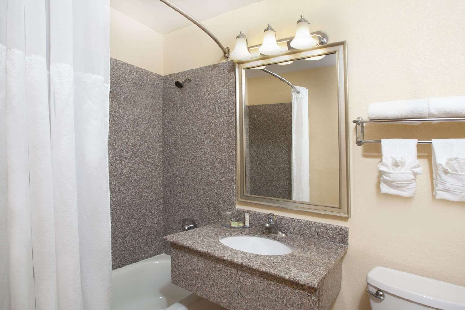 Super 8 by Wyndham Chicago Northlake O'Hare South 18/18