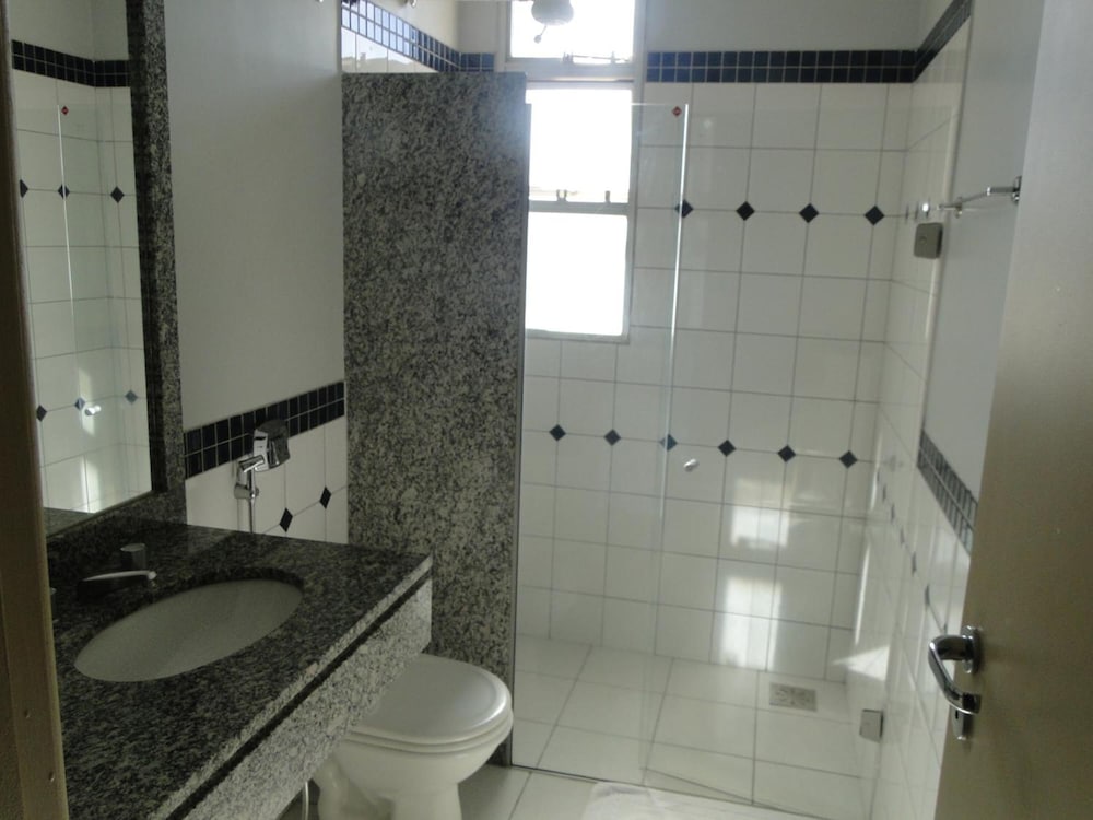 Honorato Plaza Hotel 48/52