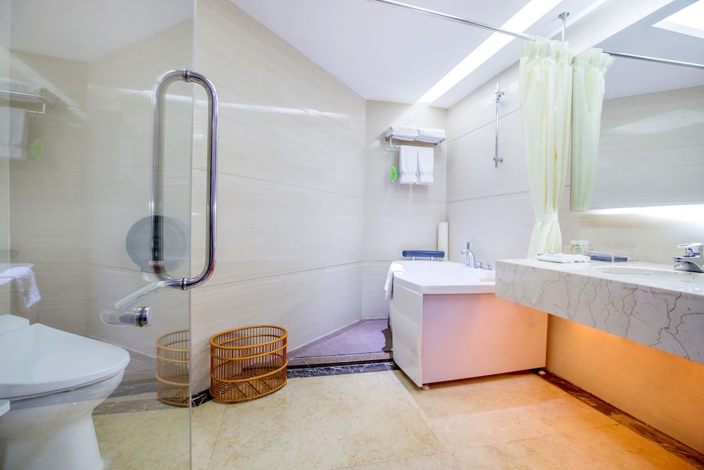 Louis Hotel Zhongshan 19/40