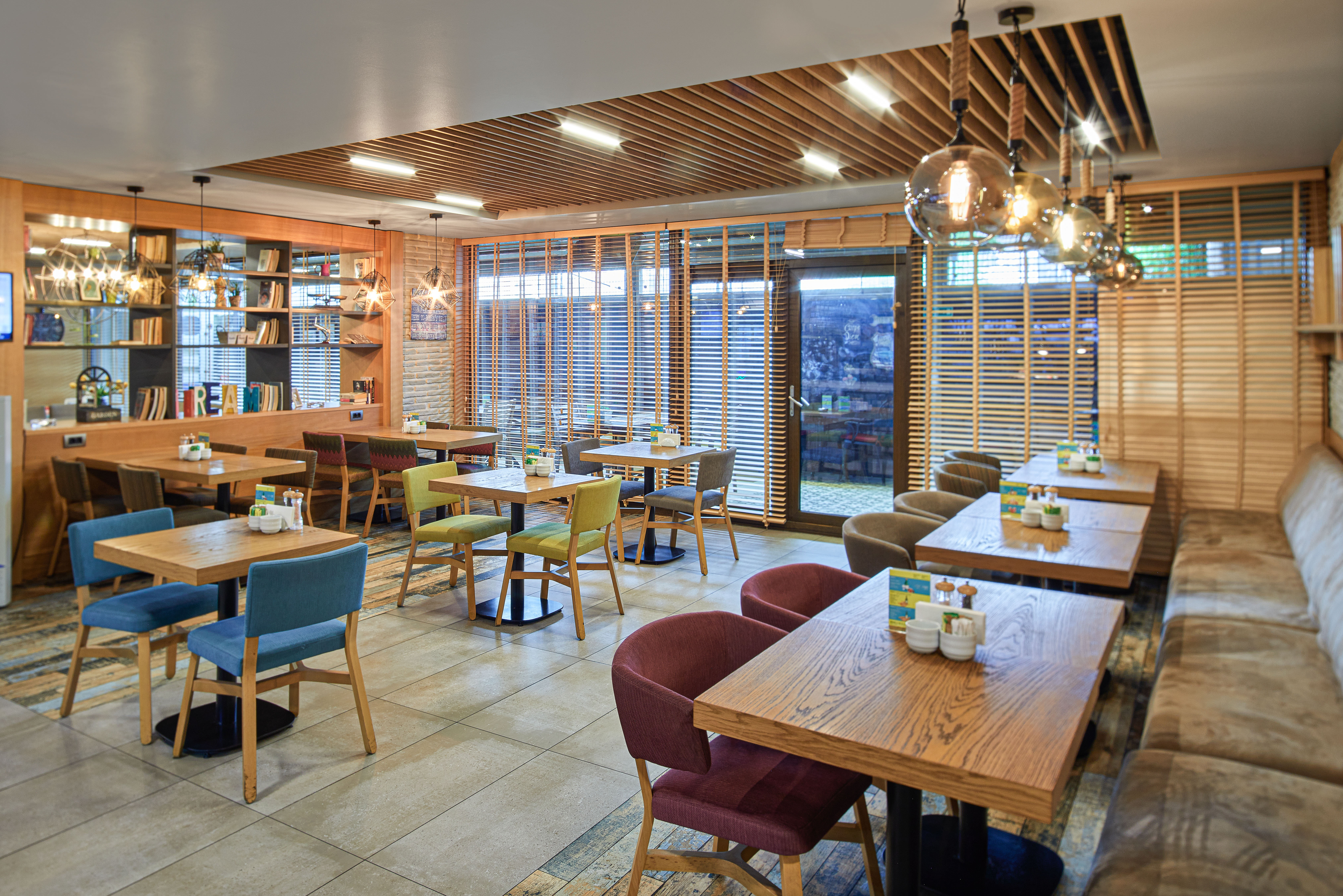 HOLIDAY INN ISTANBUL - KADIKOY 68/78