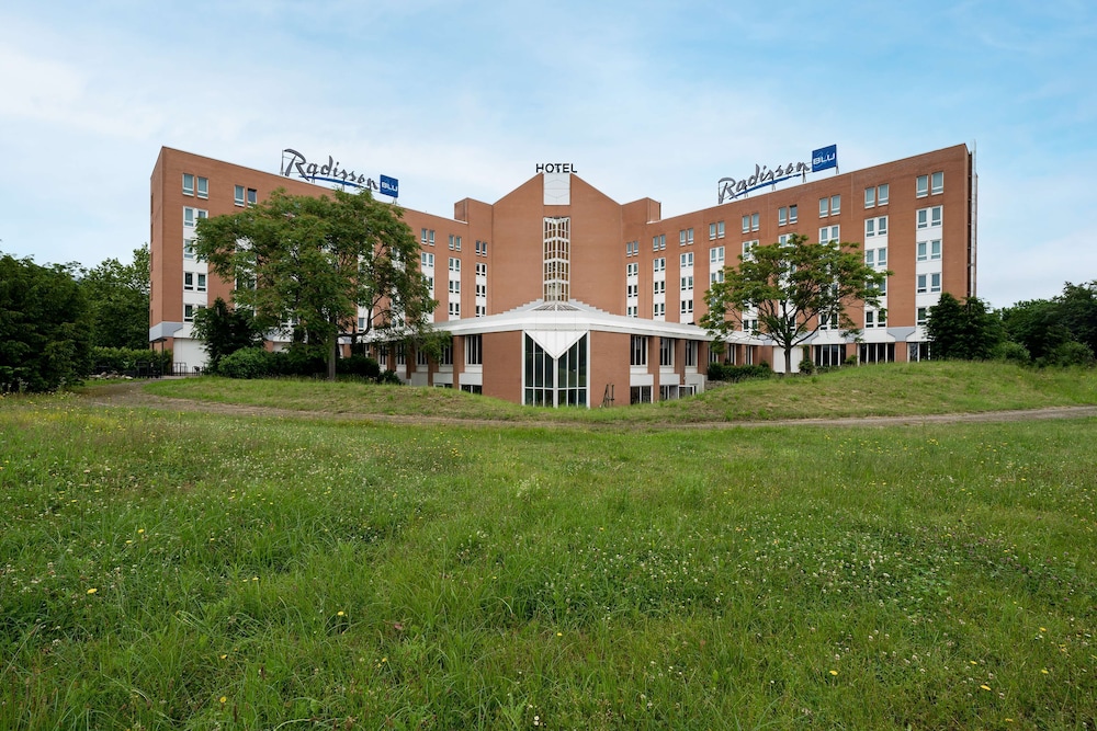 Radisson Blu Hotel, Karlsruhe 76/78