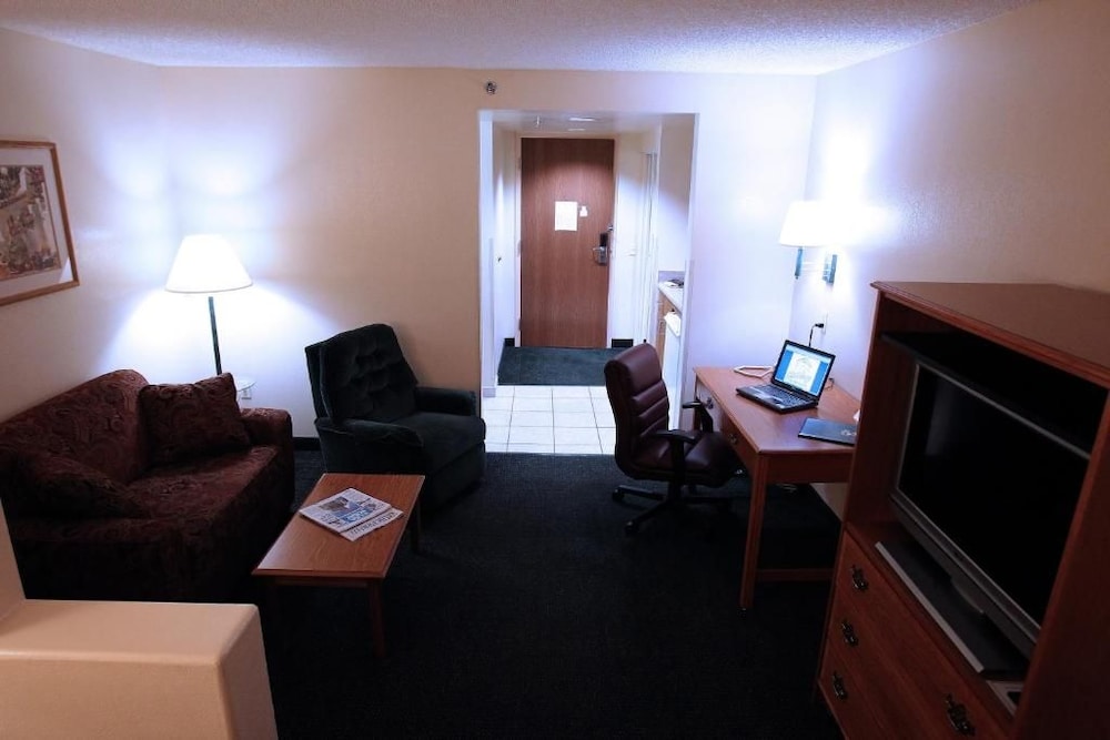 Gateway Studio Suites 32/54