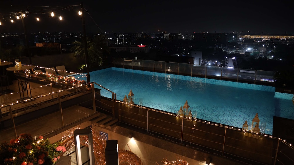 Radisson Blu Mumbai International Airport 63/64