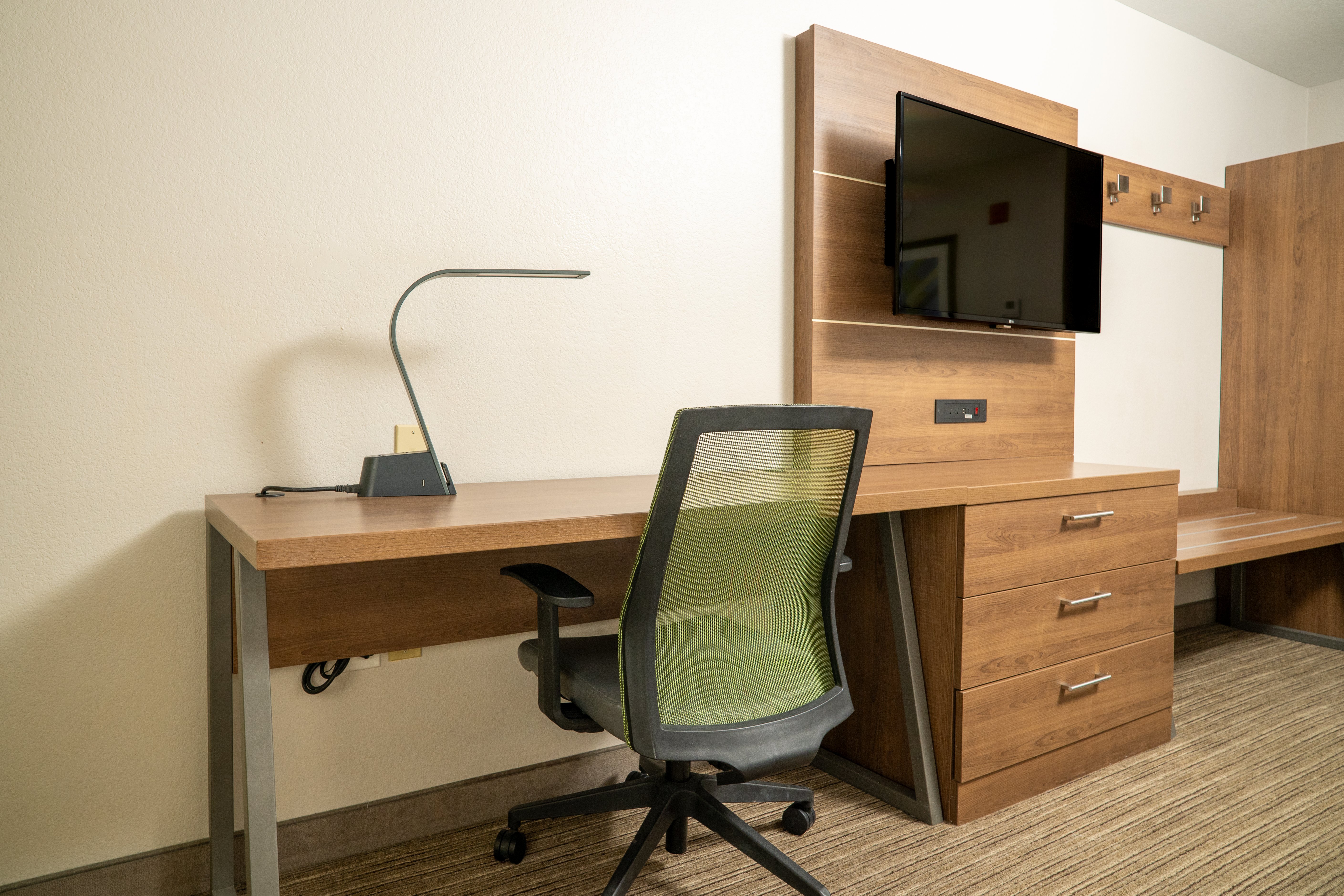 Holiday Inn Express Hotel & Suites Hesperia 53/56