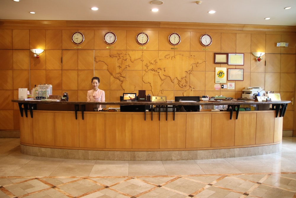 Oriental Hotel 8/50