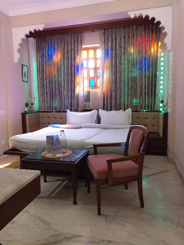 HOTEL RAJ PALACE 18/50