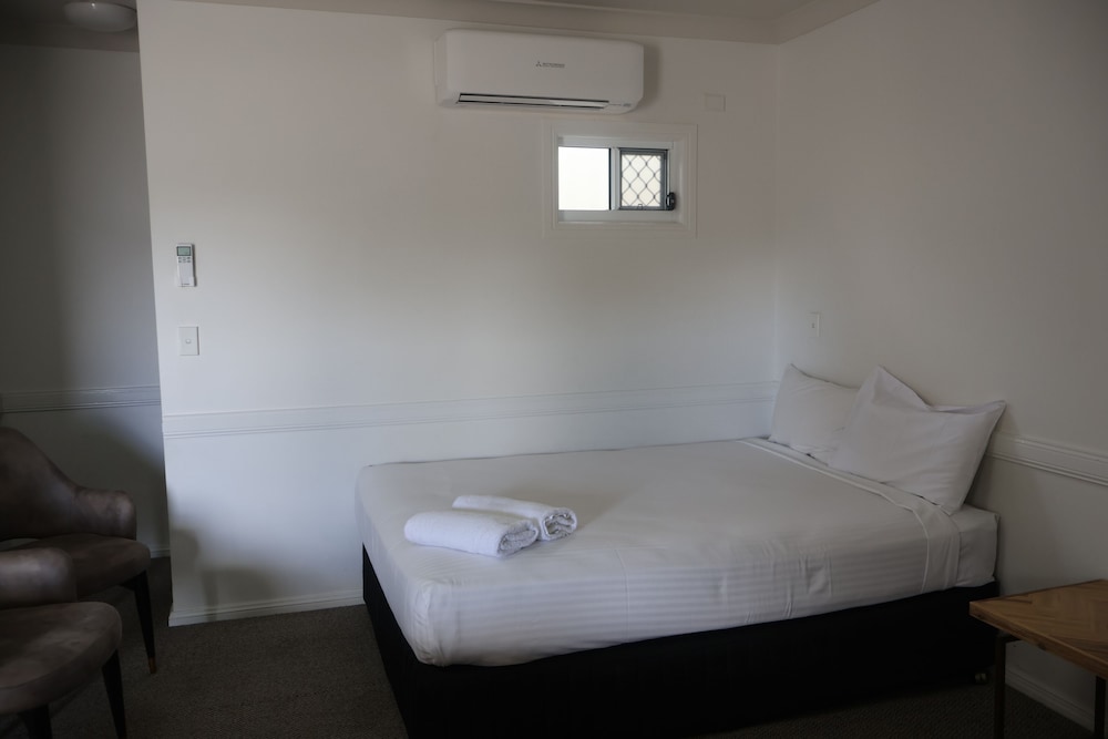 1 BEDROOM, CLASSIC, TRIPLE