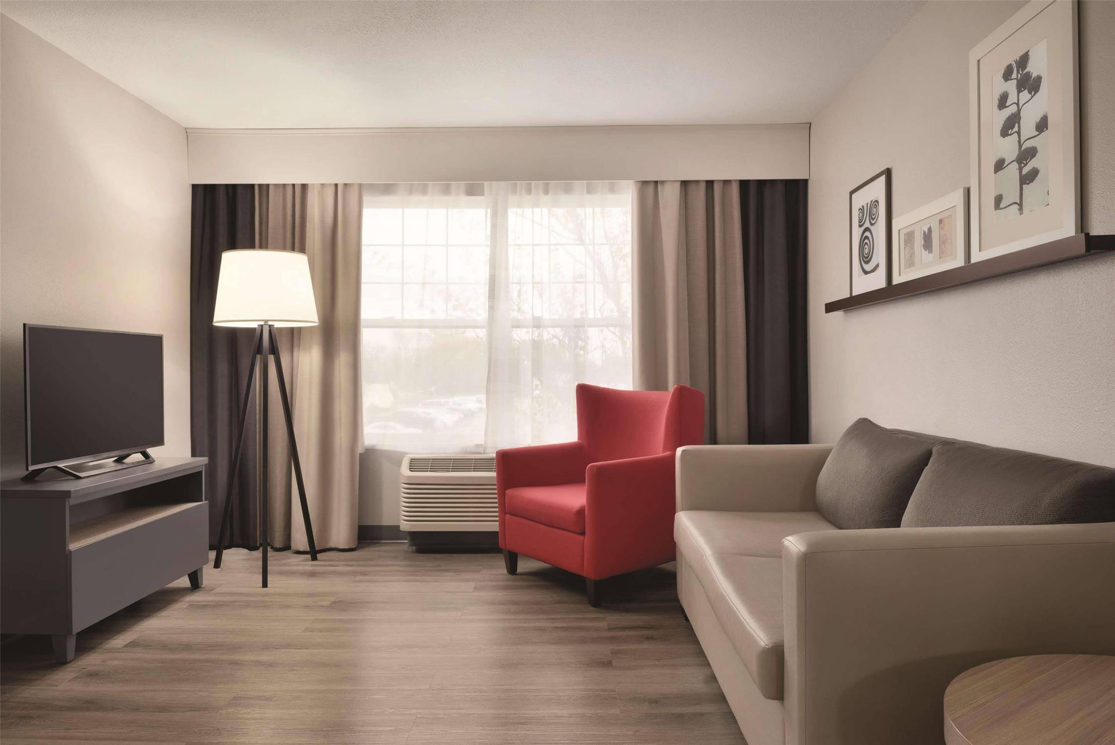 Country Inn & Suites By Radisson Waterloo Ia 13/18