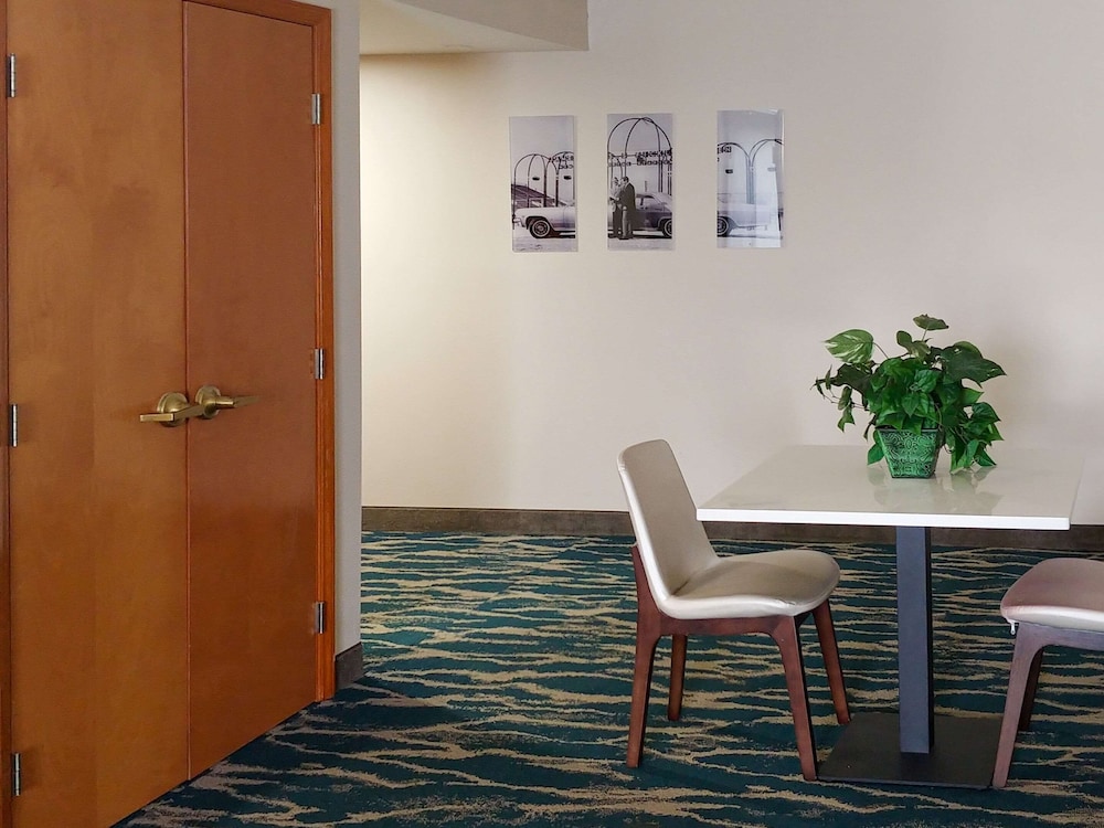 Comfort Inn and Suites Greenville 25/40
