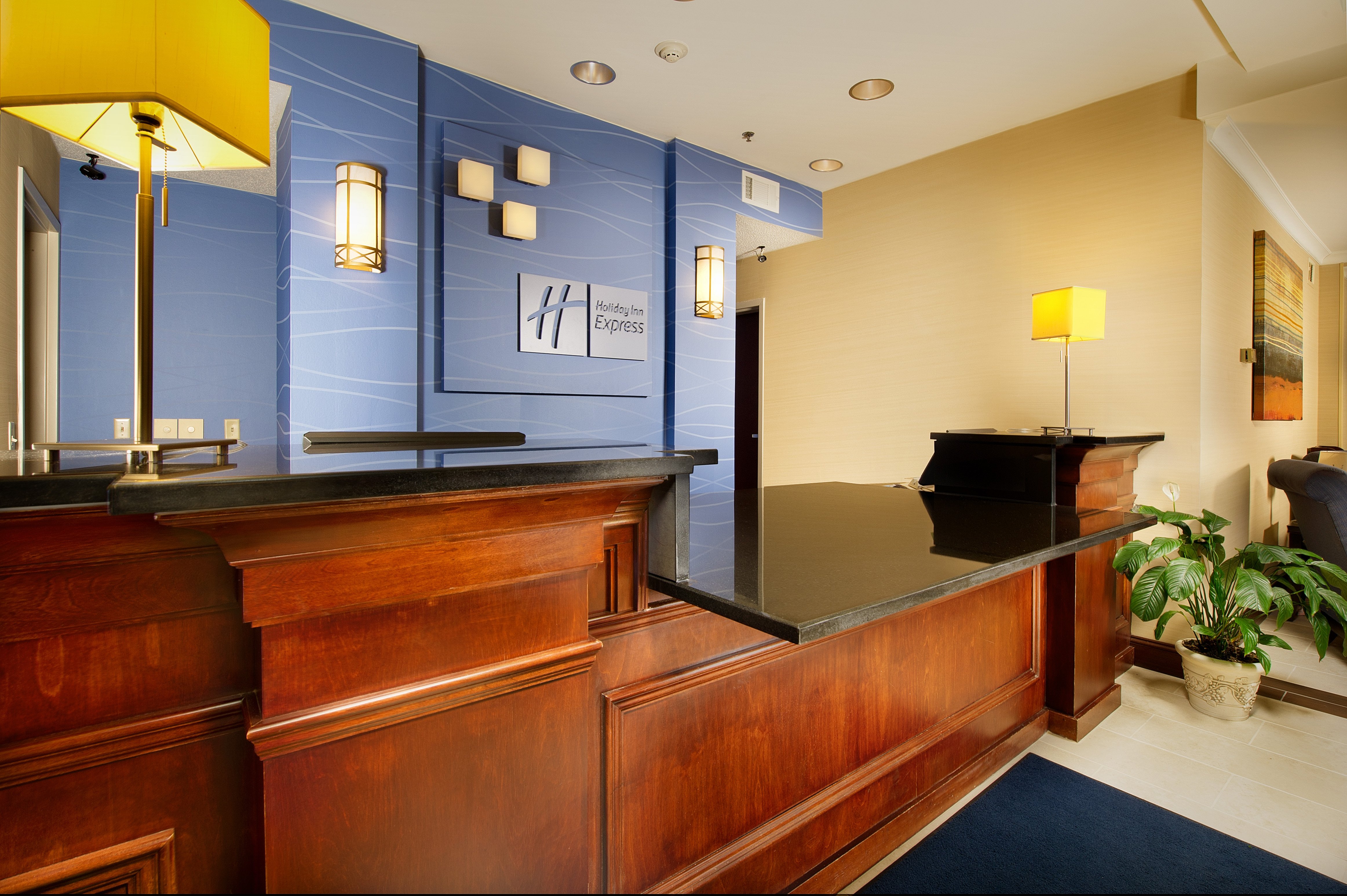 Holiday Inn Express Hotel Suites Chambersburg 9/71