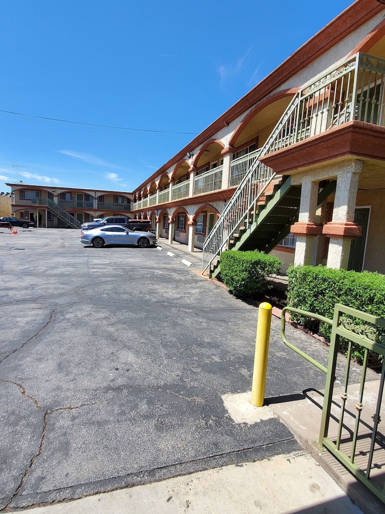 Delmonico Motel 8/11