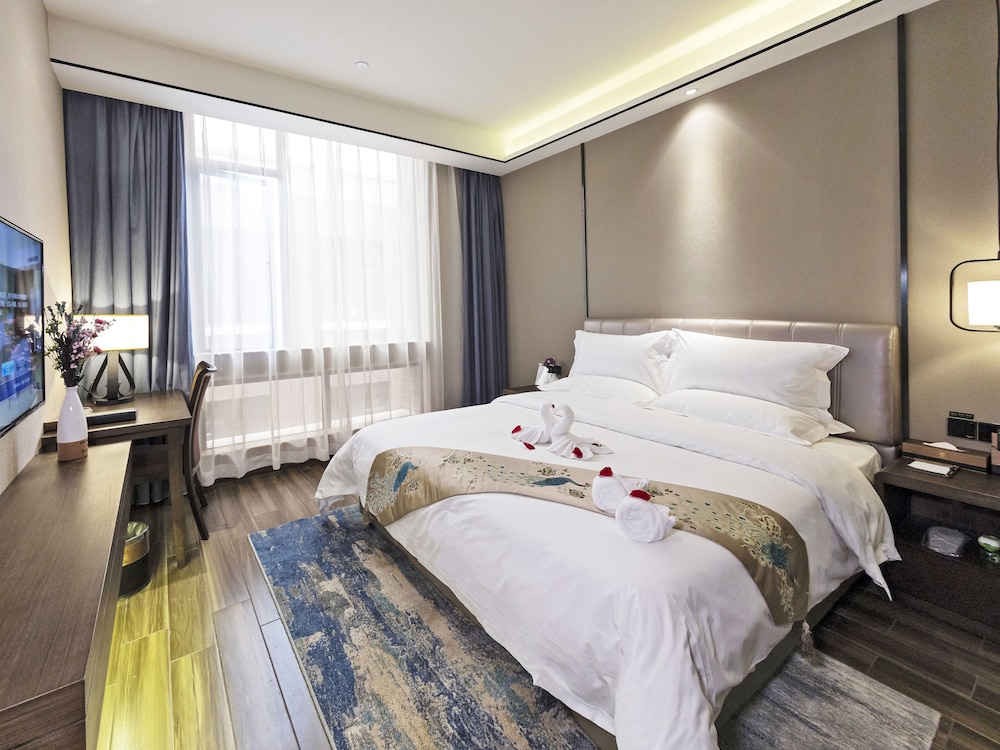 DELUXE, DOUBLE BED