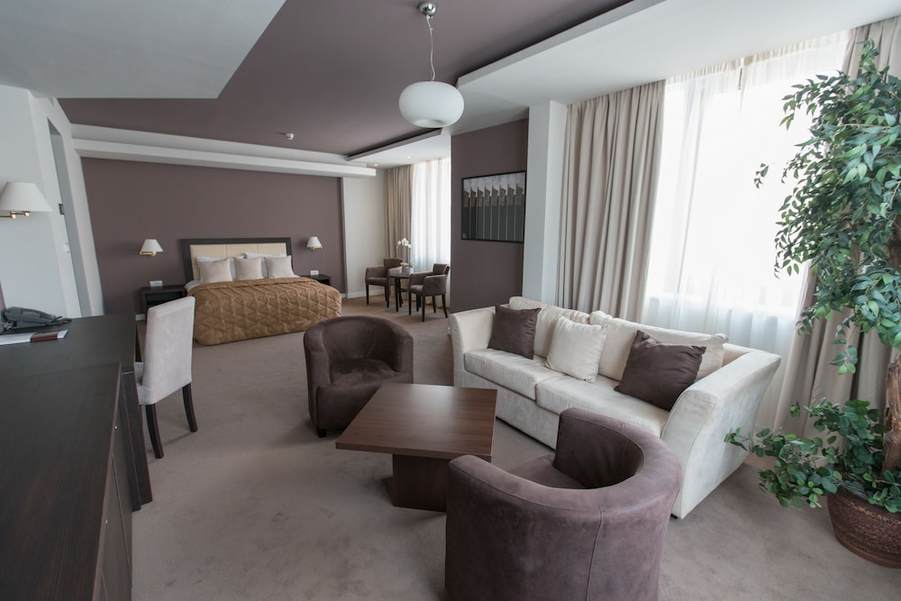 New City Hotel and Restaurant Nis 42/56