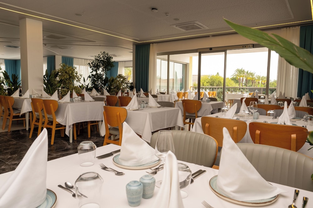 restaurant cafeteria