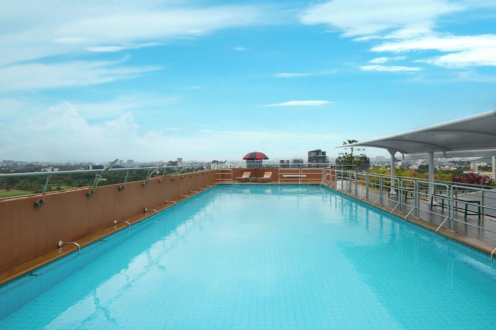 E Square the Fern Pune 42/50