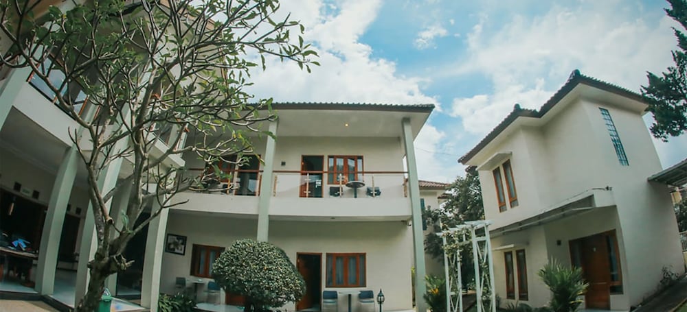 Aleyra Hotel and Villa Garut 3/50