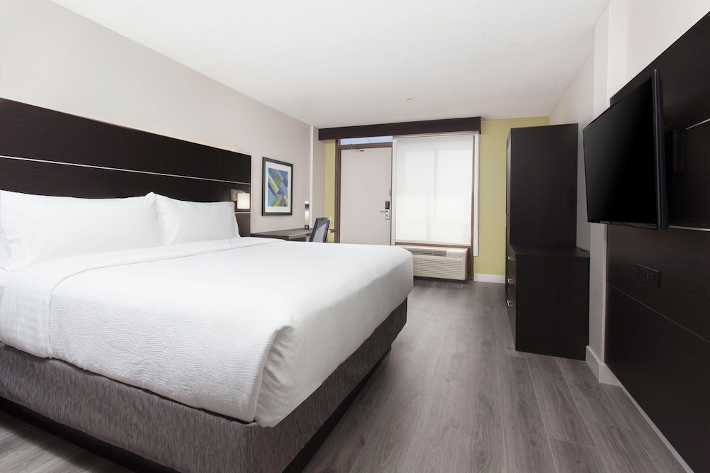 Holiday Inn Express & Suites Mississauga-Toronto Southwest, an IHG Hotel 15/71
