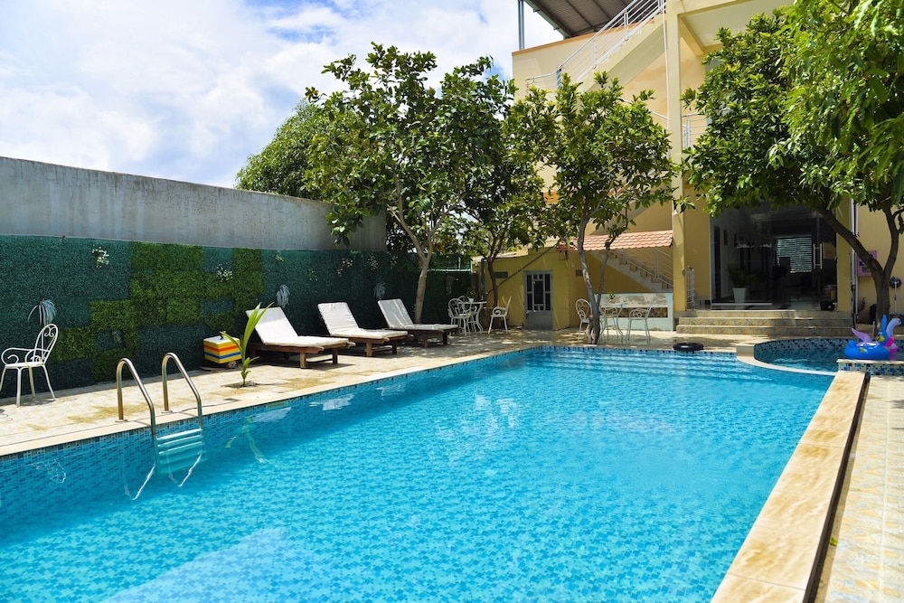 Nohana Hotel 69/71