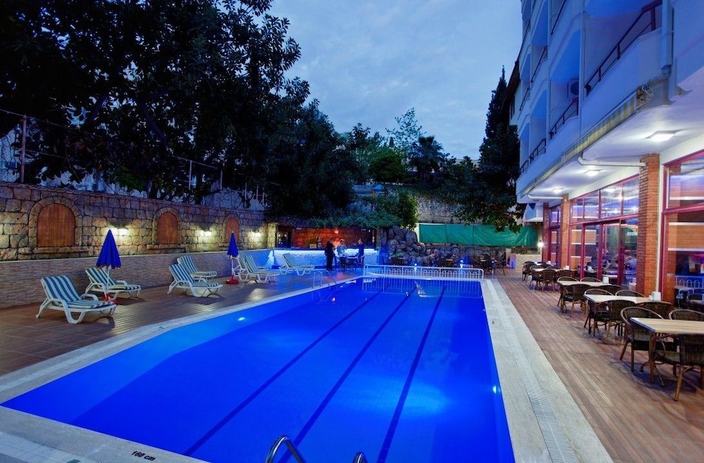 Diamore Hotel 12/31