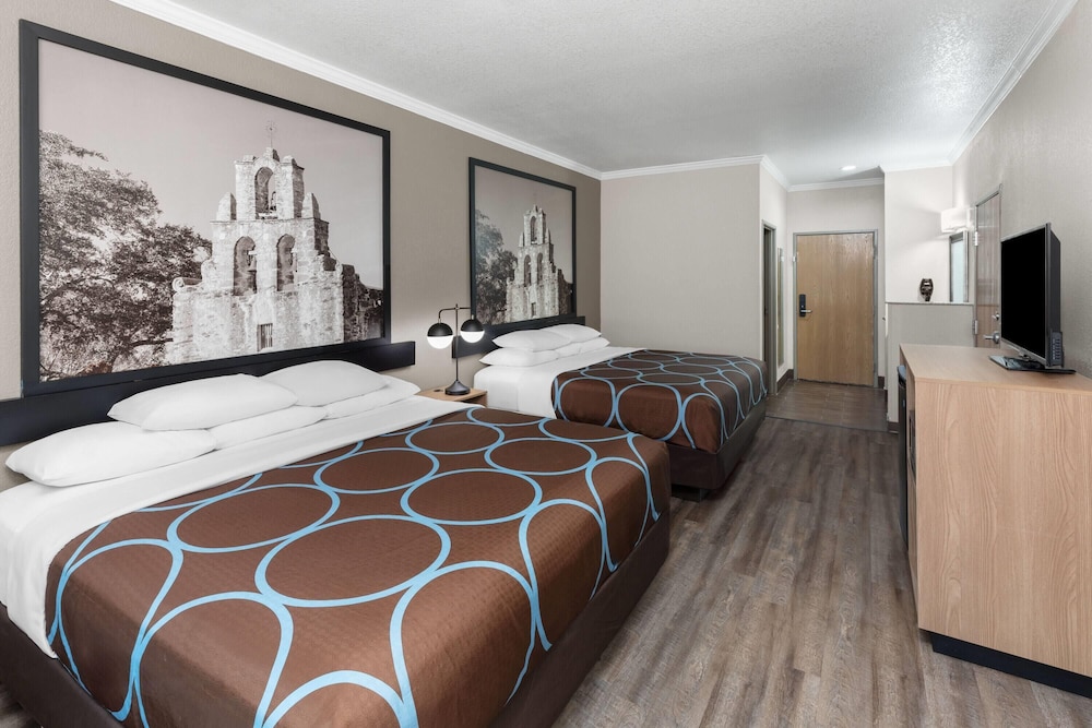 غرفة بسريرين كينج، Super 8 By Wyndham San Antonio/Alamodome Area 7/10