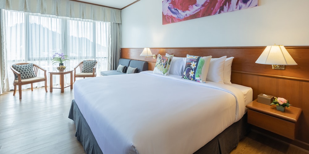 Royal Phuket City Hotel 28/90