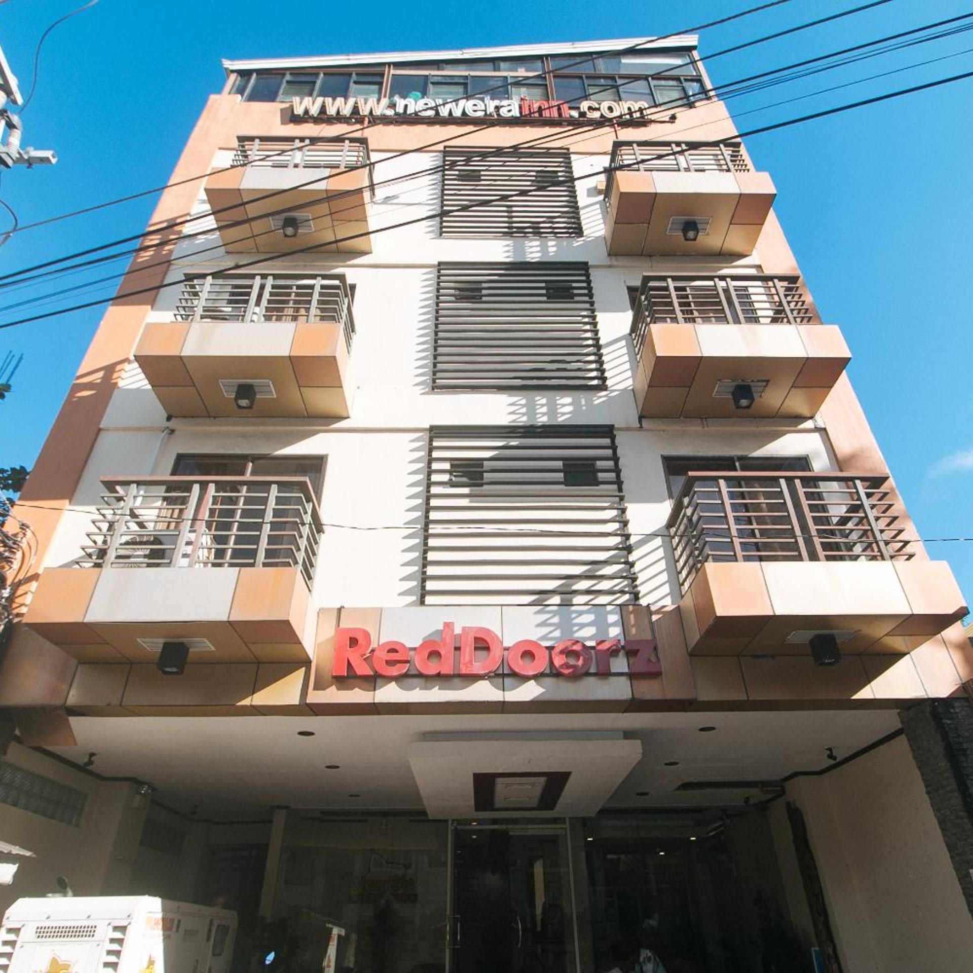 Reddoorz near Landers Superstore Cebu City 1/50