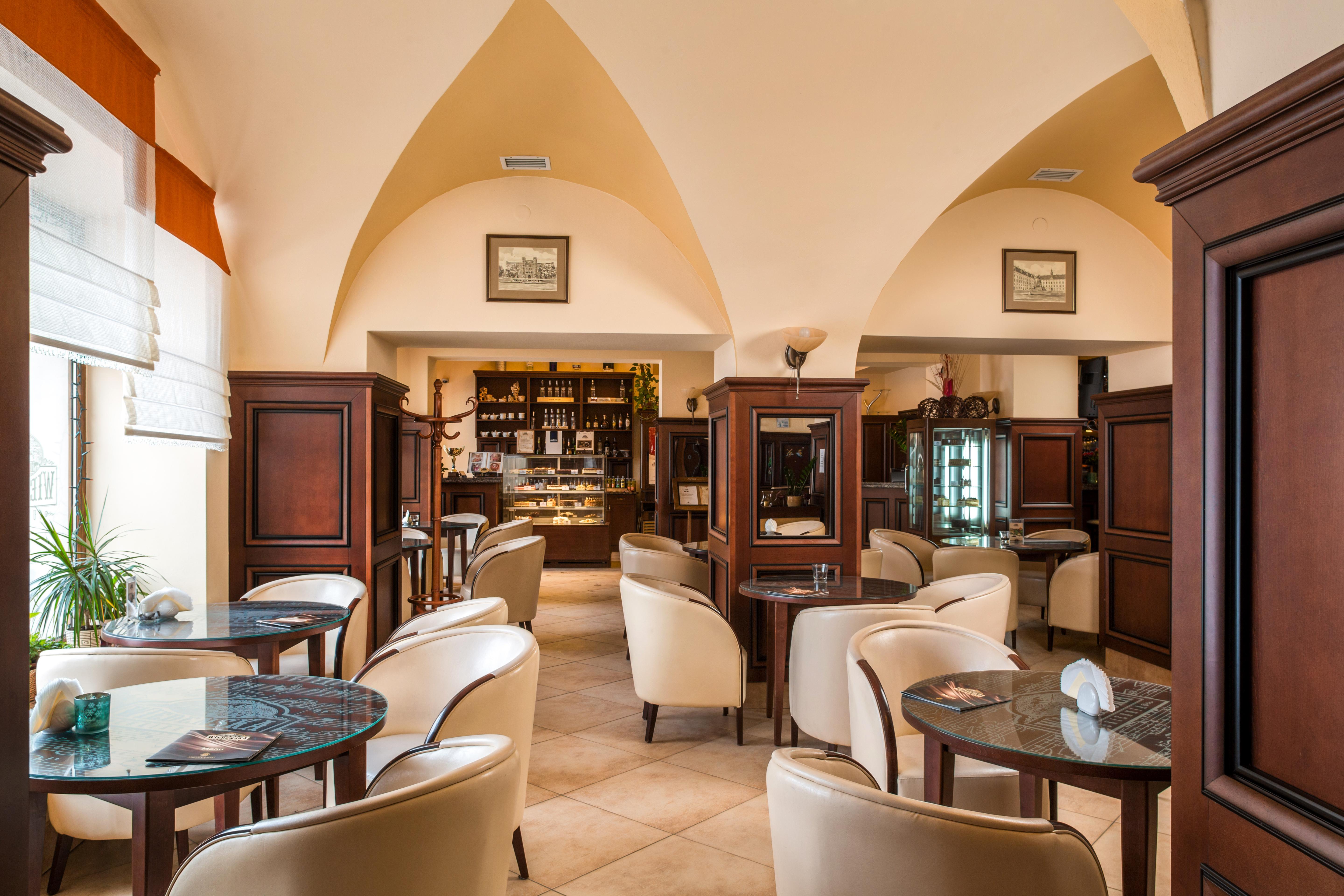 restaurant cafeteria