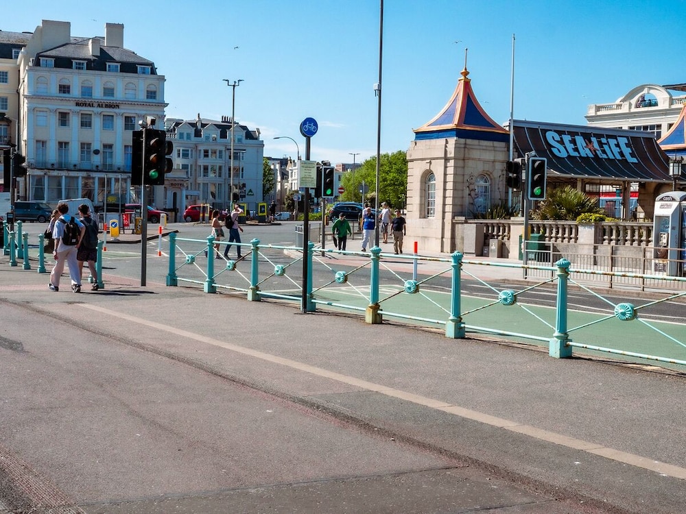 a&o Brighton Beach 27/40