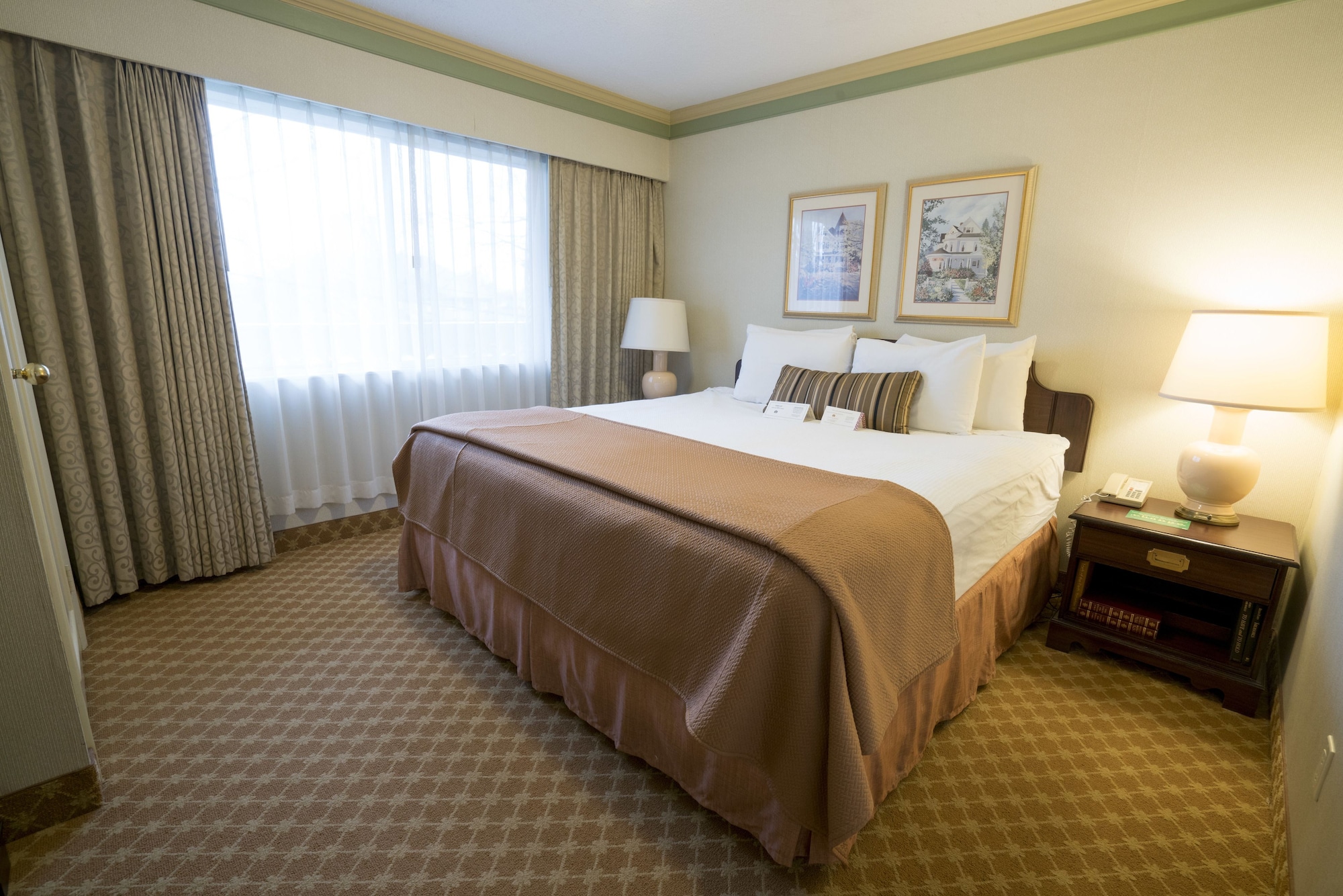 1 BEDROOM, SUITE
