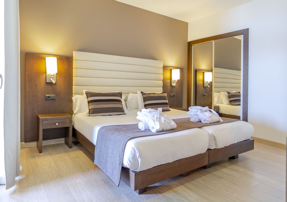 Marins Beach Club Adults Only 13/50