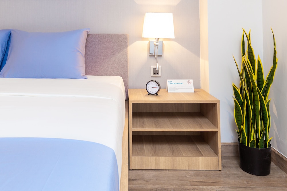 SAZI Resin Hotel - Free Nails/HairWash 27/50