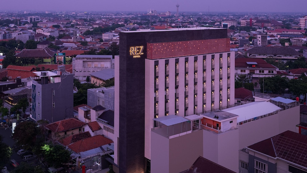 REZ Hotel in SEMARANG