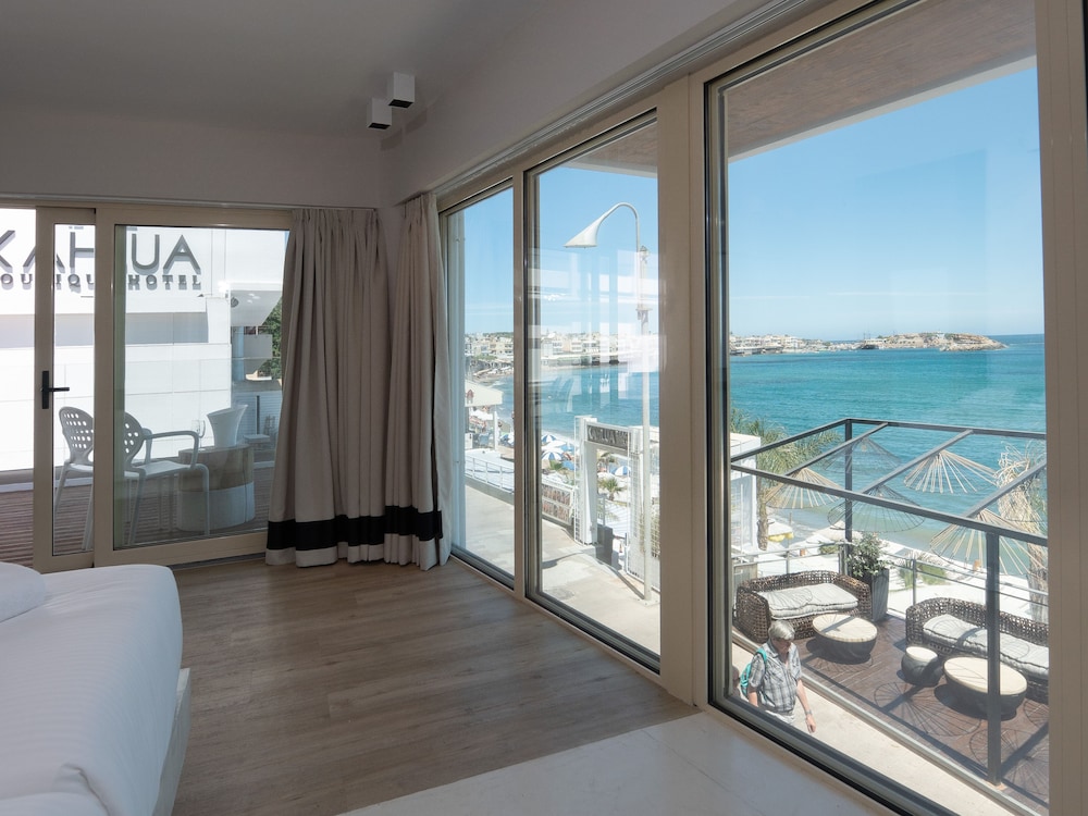 Kahlua Sea View Suites 33/67