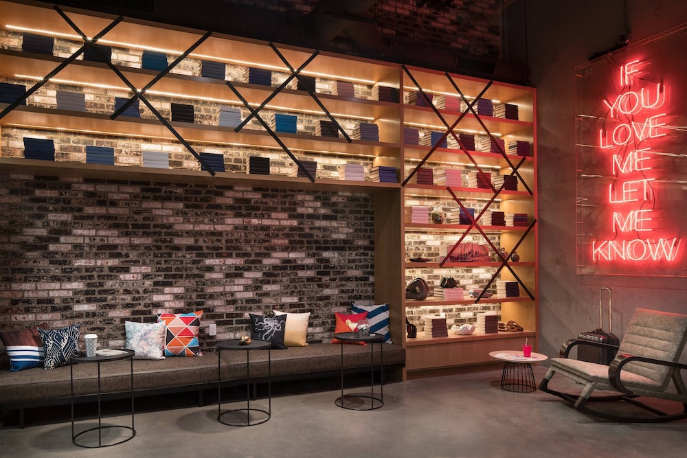 Moxy San Diego Downtown/Gaslamp Quarter 18/26
