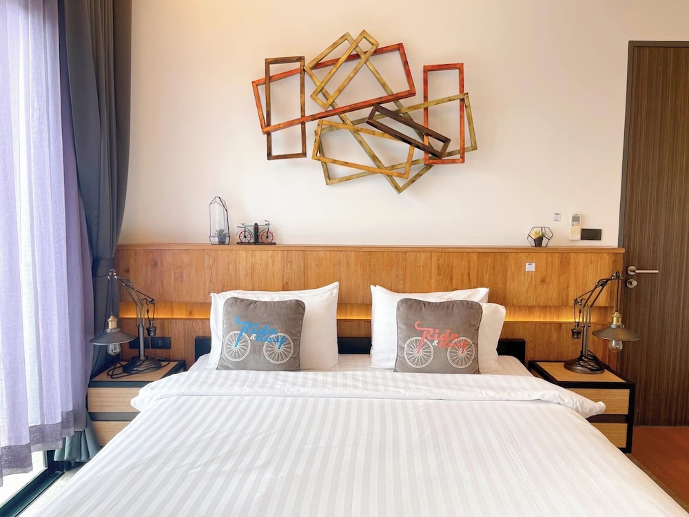 The VELO'S hotel and BMX pump track 13/50