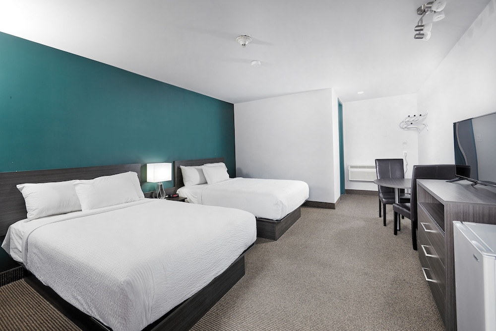MOTEL, 2 DOUBLE BEDS