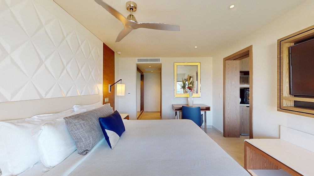 1 Bedroom, Diamond Club, Presidential, Luxury, Suite, King Bed, Ocean View, Sofa، Royalton Grenada, an Autograph Collection All-Inclusive Resort 6/8