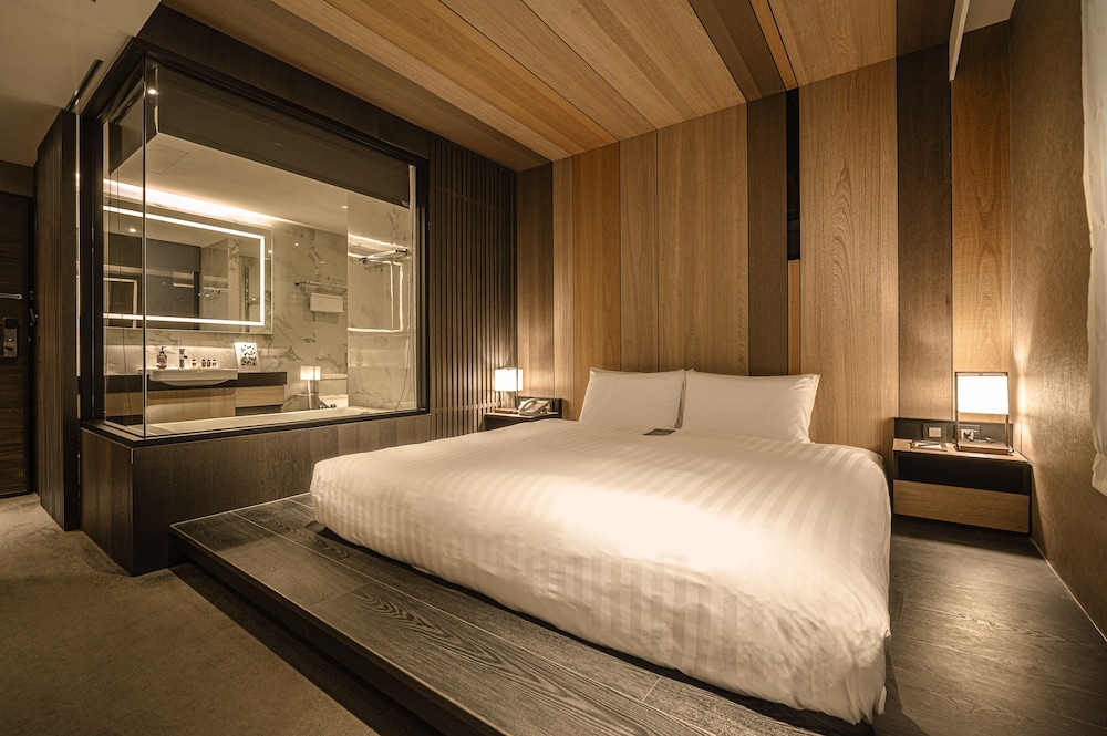 Hotel East 14/71
