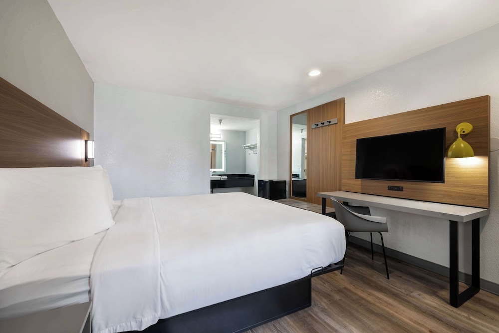 Motel6 Santa Ana, CA 32/53