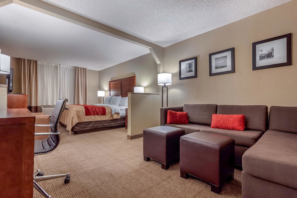 Comfort Inn and Suites Hays I-70 33/46